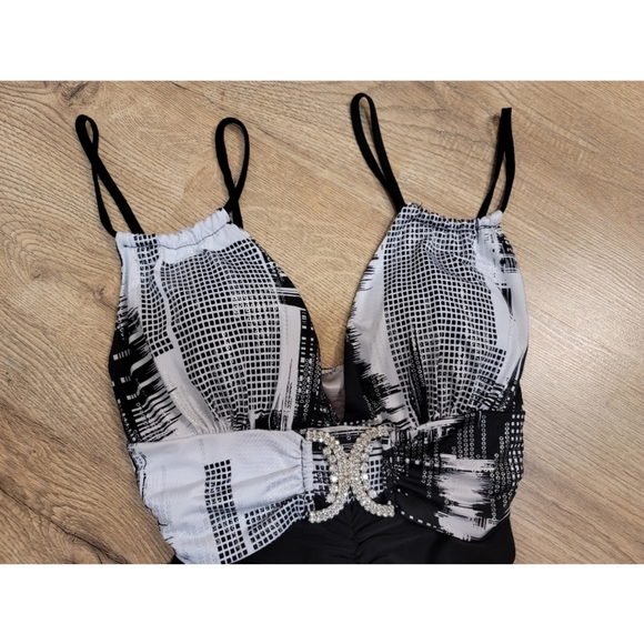 Entry dress size medium - Picture 3 of 7